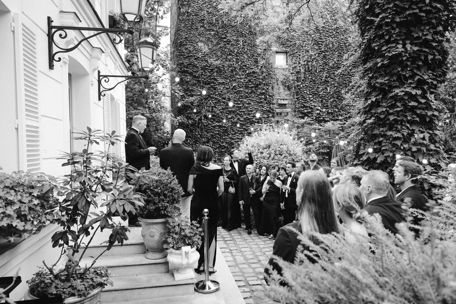 side view of this gay wedding ceremony in the garden of Hotel Particulier Montmartre, Paris