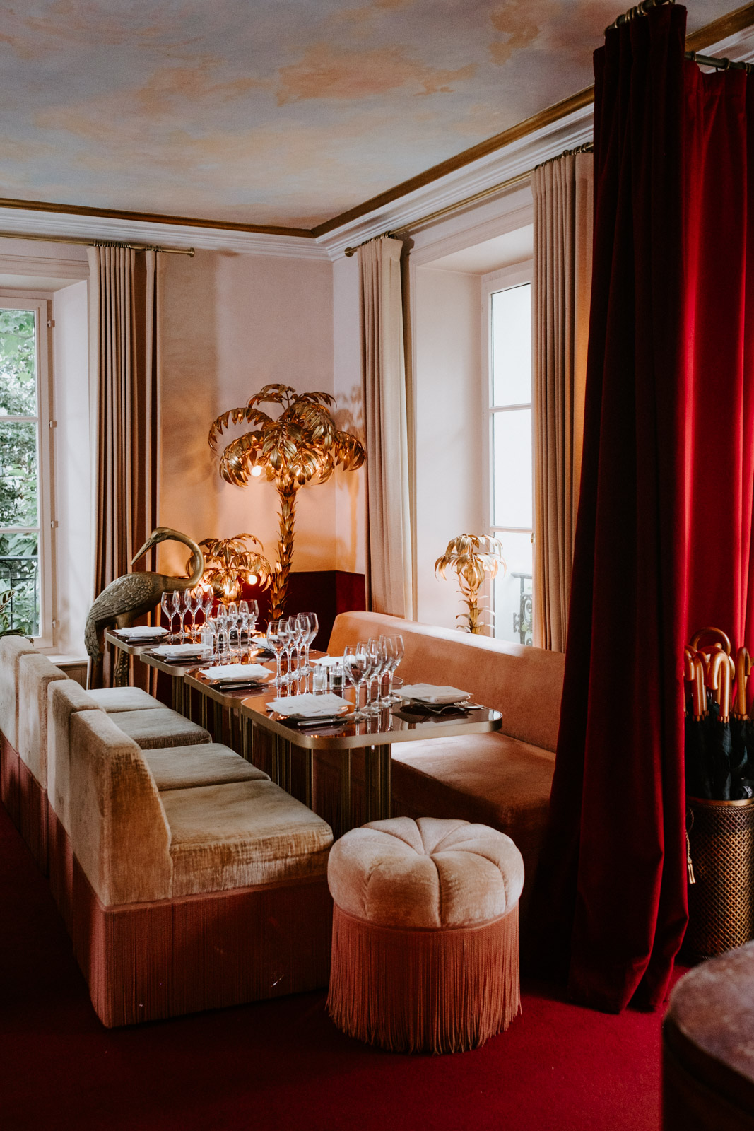 a simple but classy wedding dinner table at Hotel Particulier Montmartre