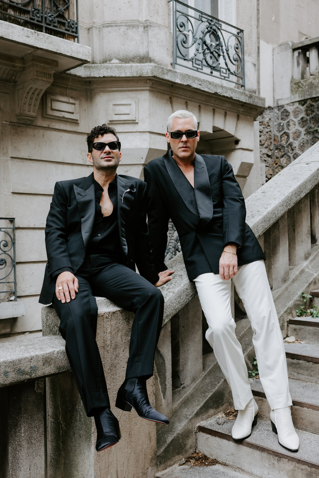 Gay couple shoot in the streets of Montmartre, Paris