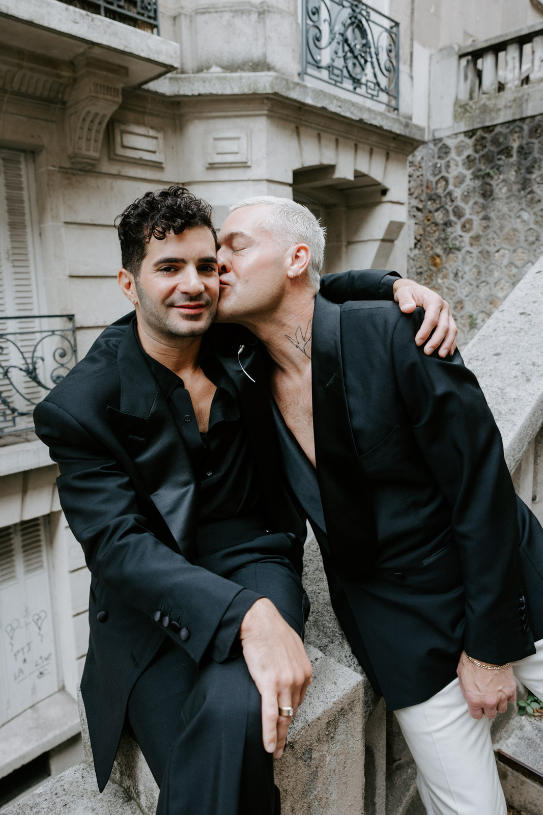 Gay couple shoot in the streets of Montmartre, Paris